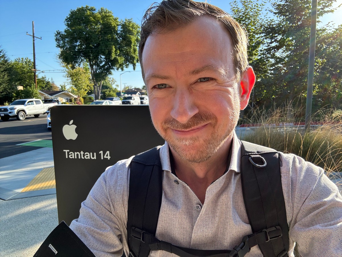 Richard at Apple Park, Tantau 14