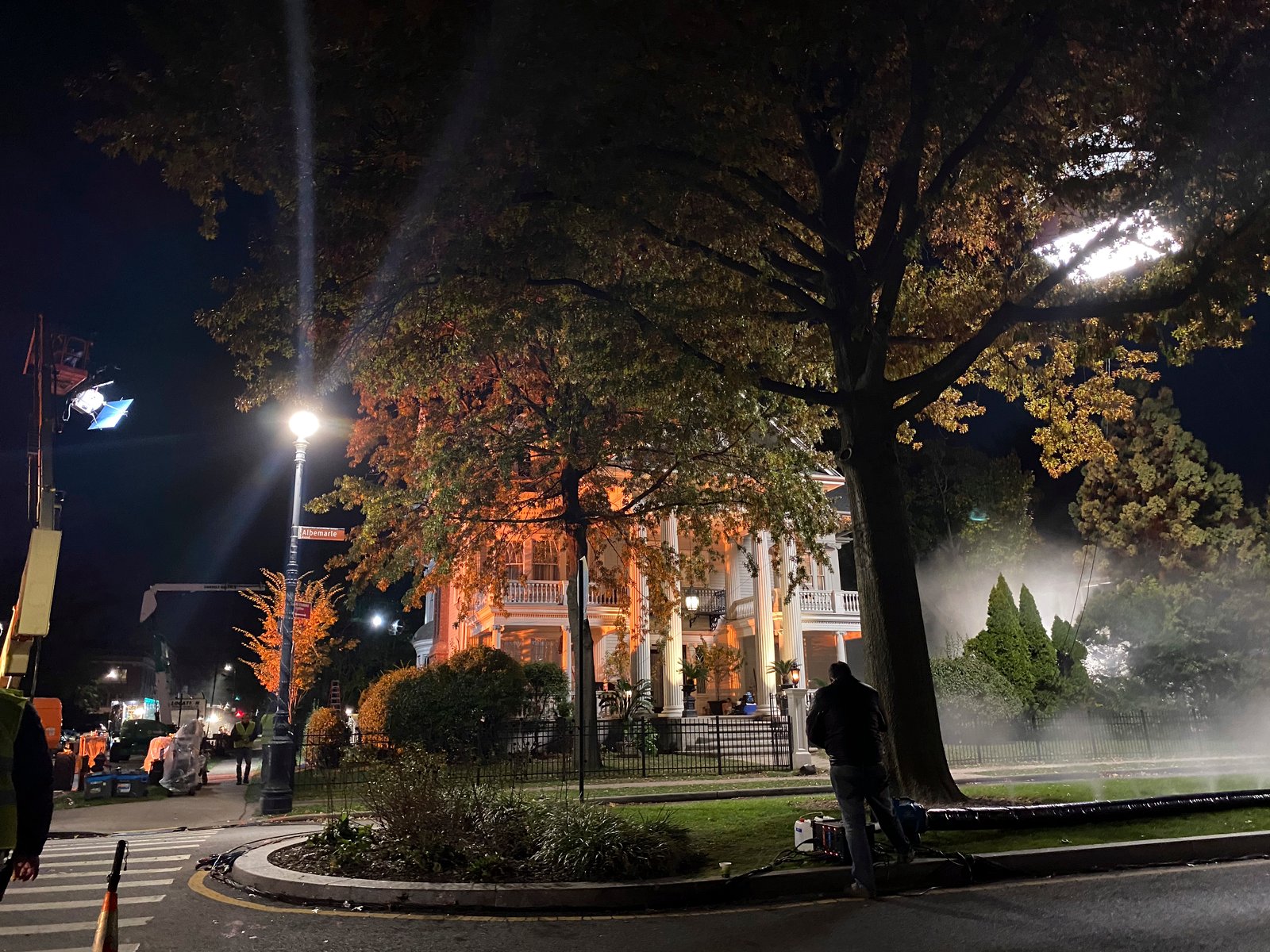 Victorian mansion dressed for night — condor and practicals — Monsterland